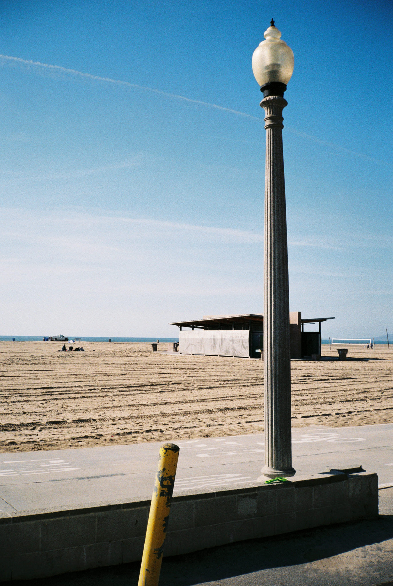 Wasting Film in Santa Monica With the Contax T2