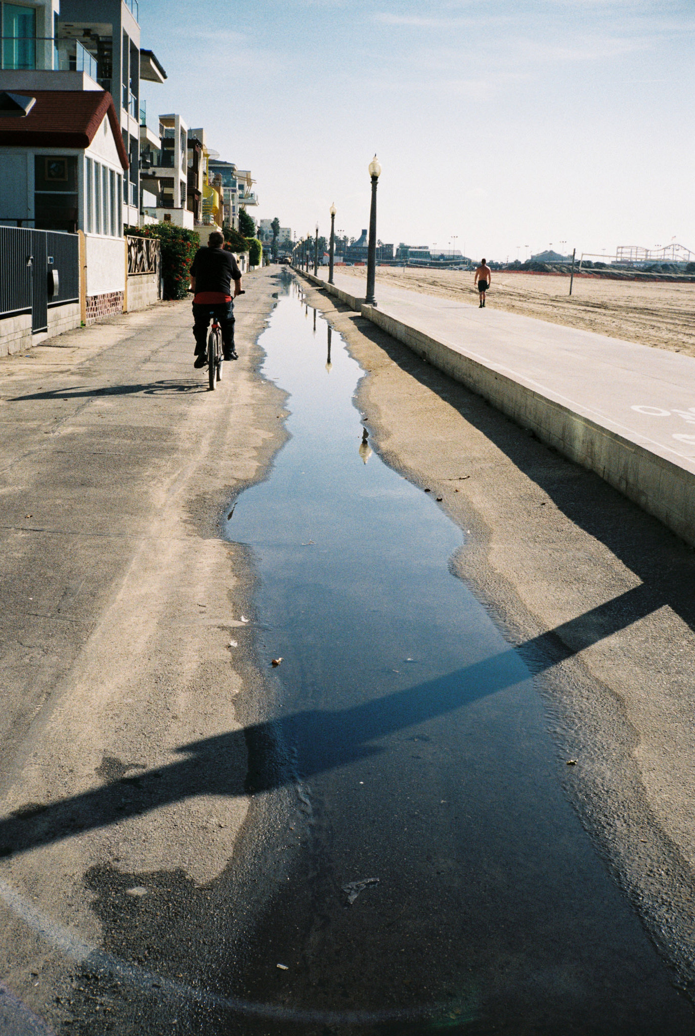 Wasting Film in Santa Monica With the Contax T2