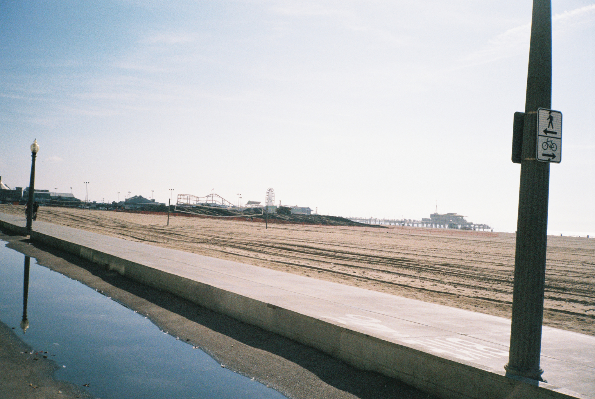 Wasting Film in Santa Monica With the Contax T2