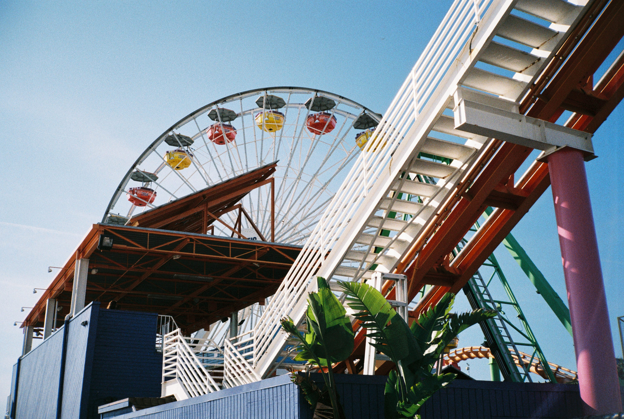 Wasting Film in Santa Monica With the Contax T2